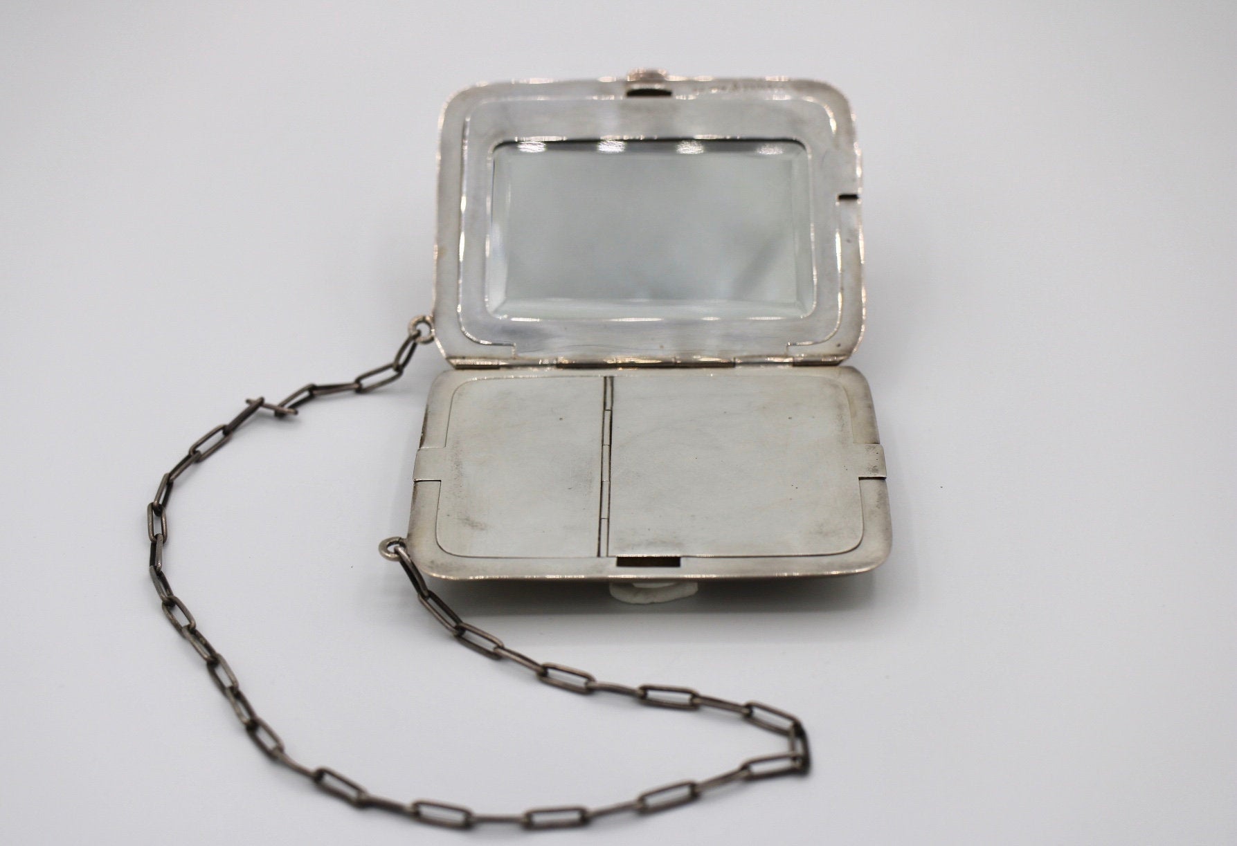 Silver ladies purse | Silver purses, Silver clutch purse, Modern gold  jewelry